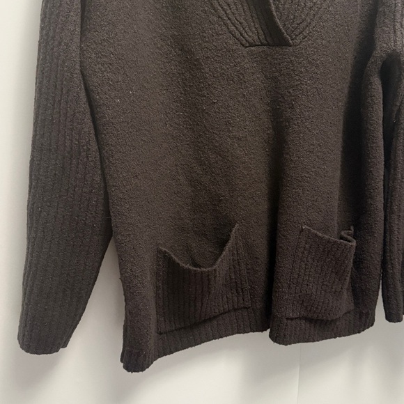 Tristan & Iseut Woolblend Vneck sweater - Picture 2 of 6